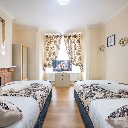 *1va* Ground Floor Setup For Your Amazing & Relaxed + Free Parking + Free Fast Wifi * *