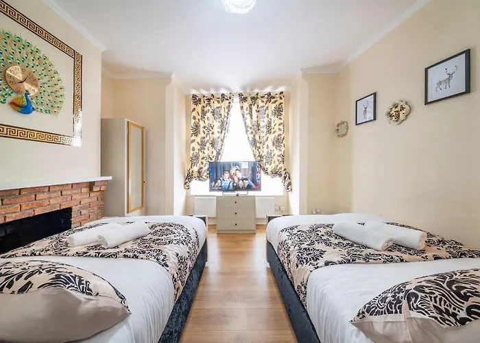 Ground Floor Haven: Relaxed With Free Parking & Wi-fi *